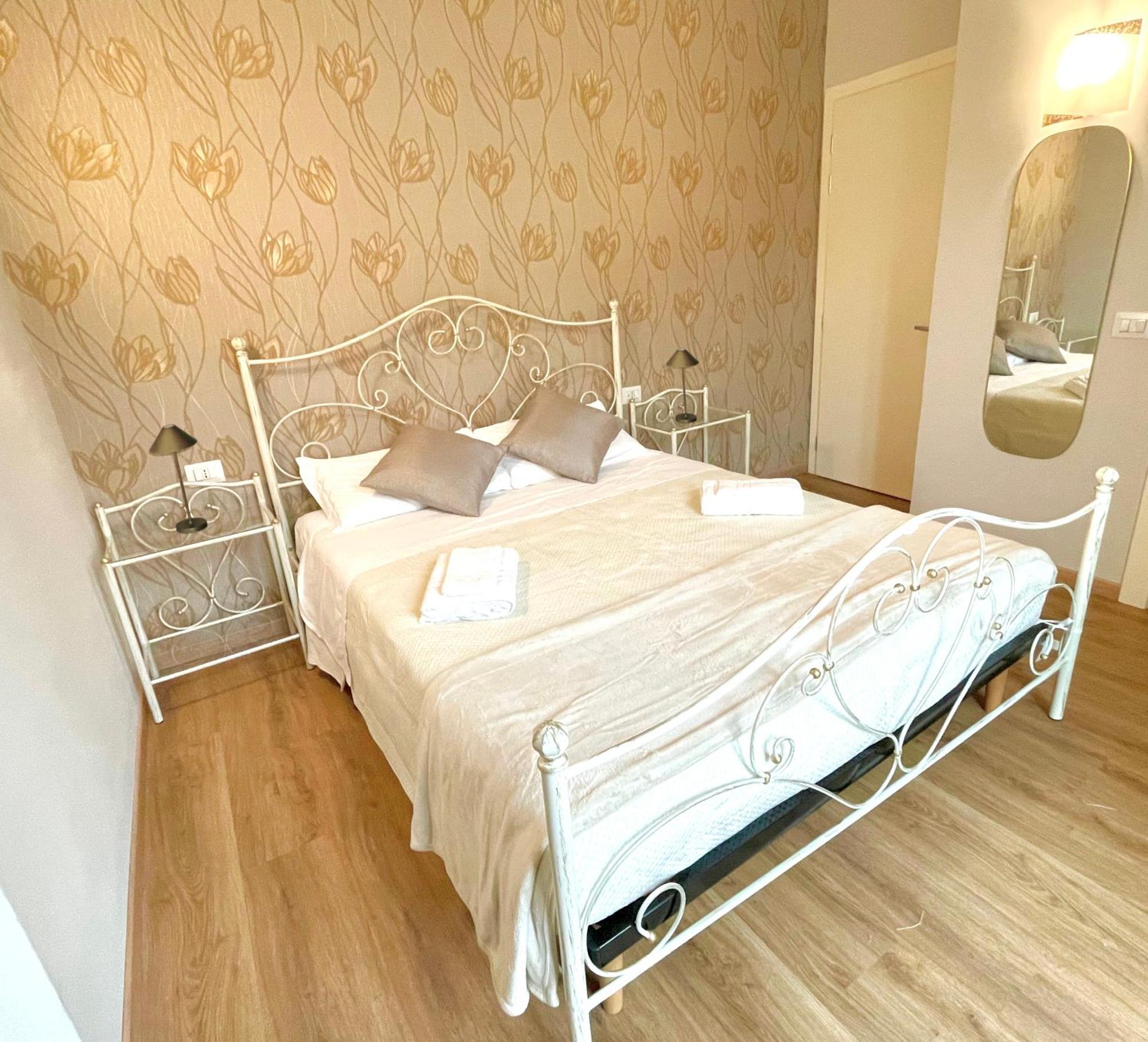 Domus 44 Rooms Verona Bagian luar foto